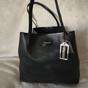 Coach - Black Tote 👜